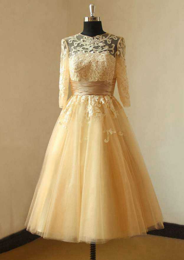 Charming Tea-Length A-Line/Princess Tulle Wedding Dress with Bateau Neckline and Delicate Appliques