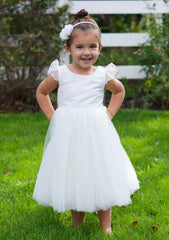 Elegant Tulle Bateau Neck Tea-Length A-line Flower Girl Dress with Lace