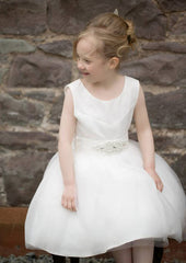 Lovely Tulle Bateau Neck Knee-Length A-line Flower Girl Dress with Waistband