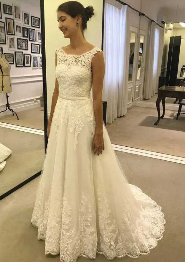 Sleeveless Court Train Tulle Wedding Dress with Applique Hem, A-Line/Princess Bateau