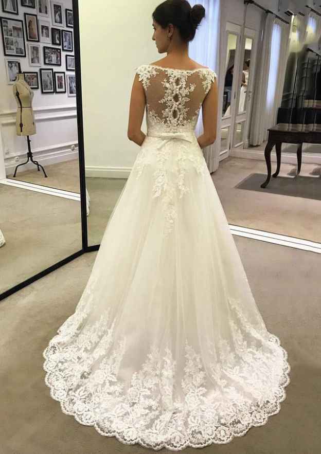 Sleeveless Court Train Tulle Wedding Dress with Applique Hem, A-Line/Princess Bateau