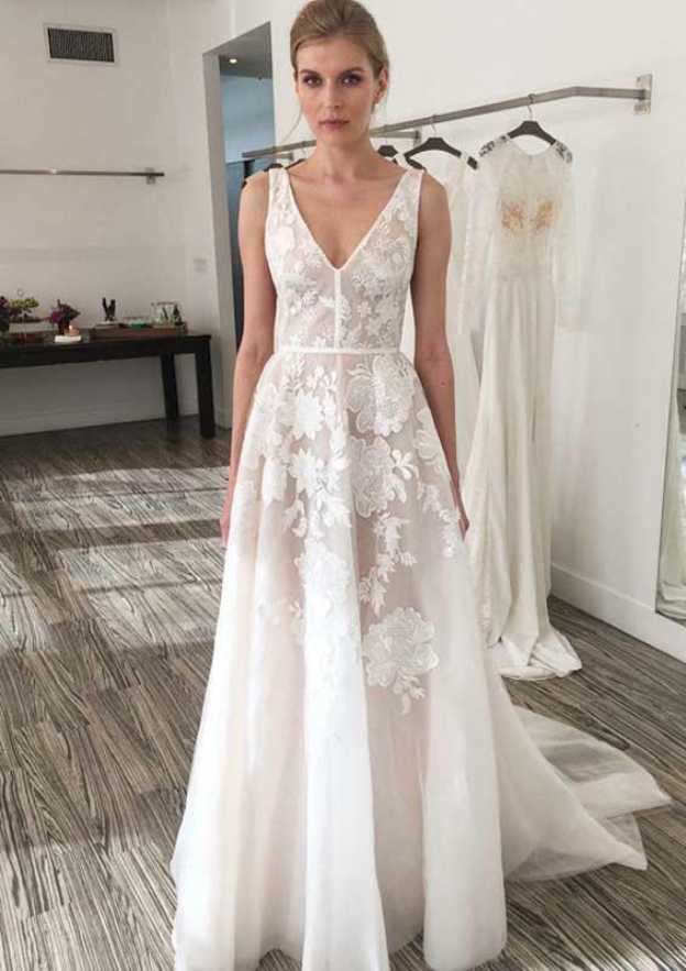 Sleeveless Court Train Tulle Wedding Dress with Applique, A-Line/Princess V-Neck