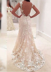 Appliqu¨¦d Sheath/Column Sweetheart Sleeveless Wedding Dress with Sweep Train in Lace