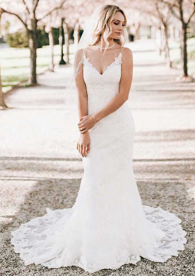 Appliqu¨¦d Lace V-Neck Sleeveless Sheath Wedding Dress with Sweep Train