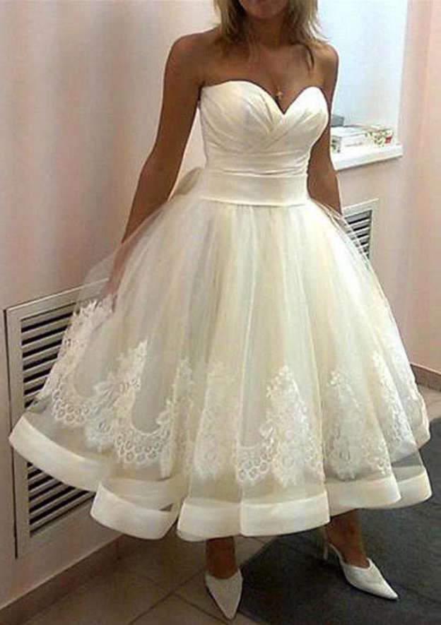 Appliqu¨¦d Lace Ball Gown with Ankle-Length Sleeveless Sweetheart Neckline and Tulle