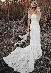 Appliqued Beading Lace Short Sleeve Wedding Dress with Scalloped Neckline and Court Train in Trumpet/Mermaid Silhouette