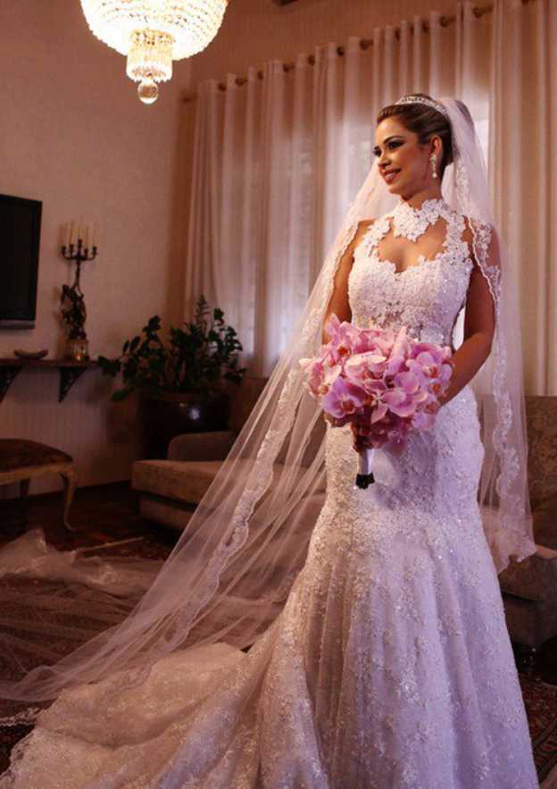 Appliqu¨¦d High-Neck Sleeveless Sheath/Column Wedding Dress with Court Train in Lace