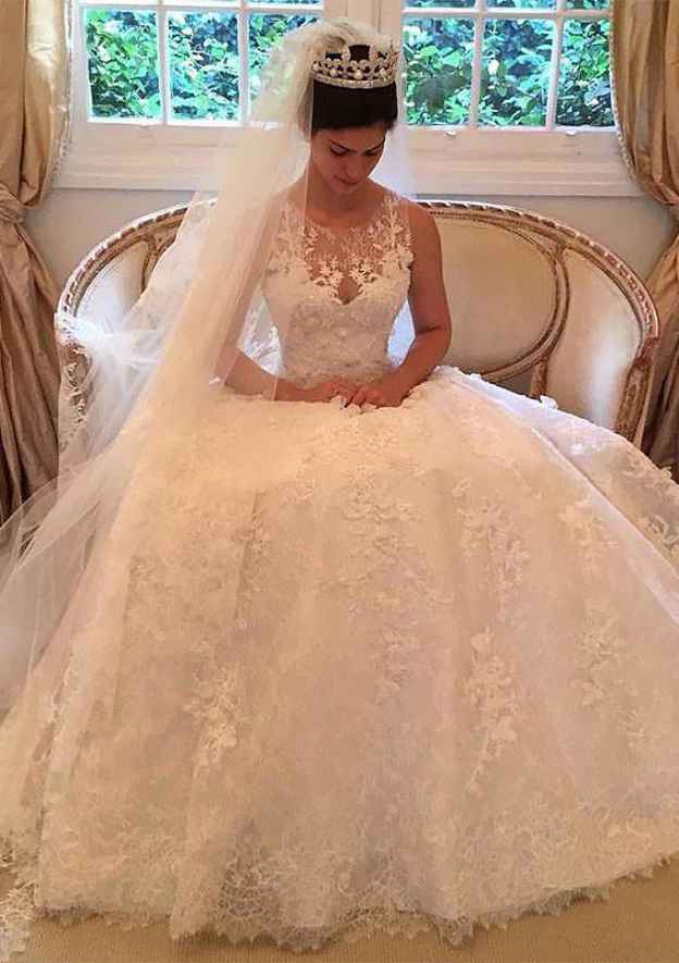 Appliqu¨¦d Lace A-Line/Princess Wedding Dress with Scoop Neckline and Sleeveless Design, Featuring a Court Train