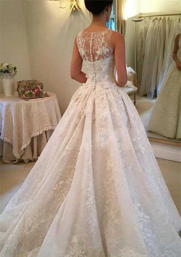 Appliqu¨¦d Lace A-Line/Princess Wedding Dress with Scoop Neckline and Sleeveless Design, Featuring a Court Train