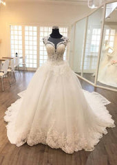 Appliqued Lace Ball Gown Wedding Dress with Scoop Neckline, Sleeveless Design, and Chapel Train in Tulle