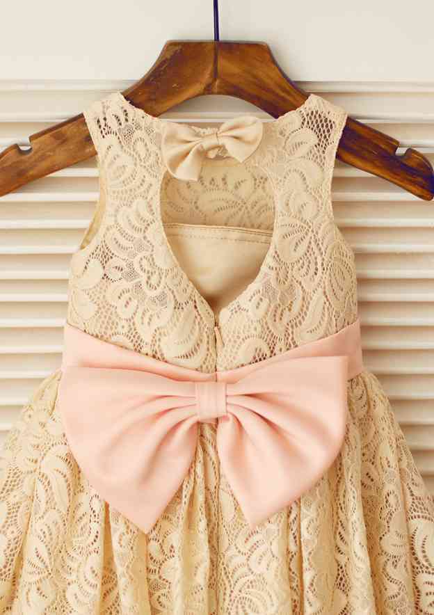 Knee-Length Lace Flower Girl Dress with Chic Bowknot Sashes - A-line/Princess Scoop Neck