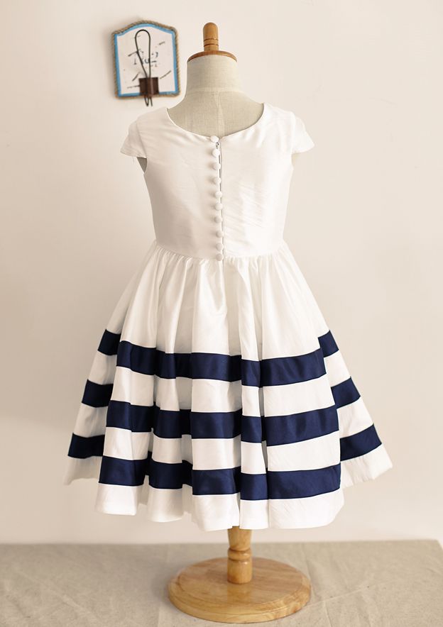 Knee-Length Taffeta Dress with Short Sleeves - A-line/Princess Scoop Neck Flower Girl Dress