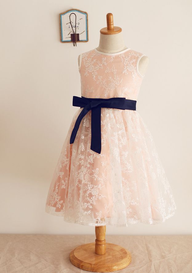 3/4 Sleeve Knee-Length Lace Flower Girl Dress with Charming Bowknot - A-line/Princess Scoop Neck