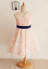 3/4 Sleeve Knee-Length Lace Flower Girl Dress with Charming Bowknot - A-line/Princess Scoop Neck