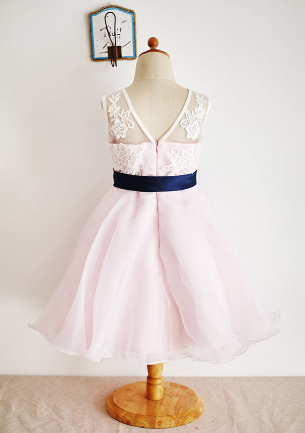 Knee-Length Lace and Tulle Flower Girl Dress with Graceful Sashes - A-line/Princess Scoop Neck