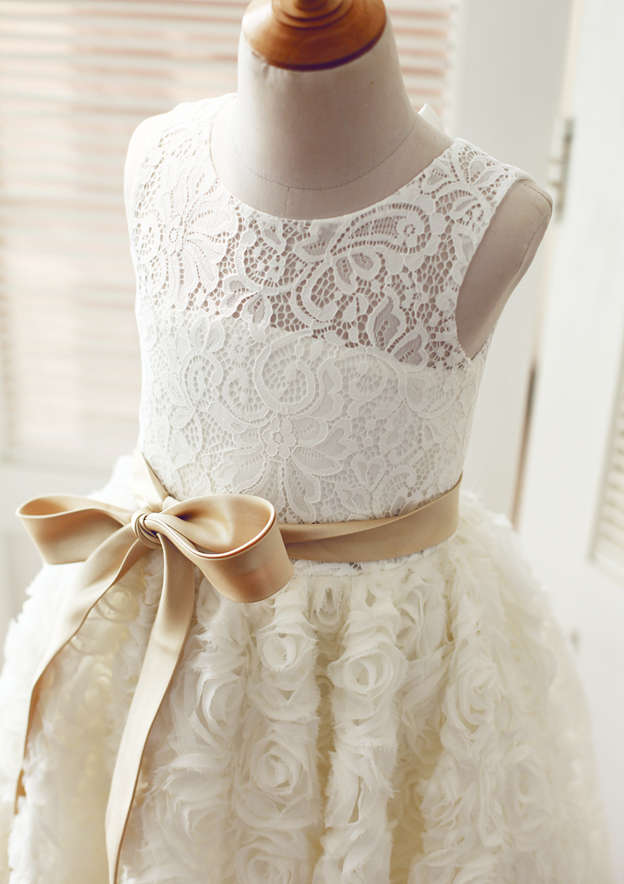 Knee-Length Lace Flower Girl Dress with Chic Bowknot Sashes - A-line/Princess Scoop Neck