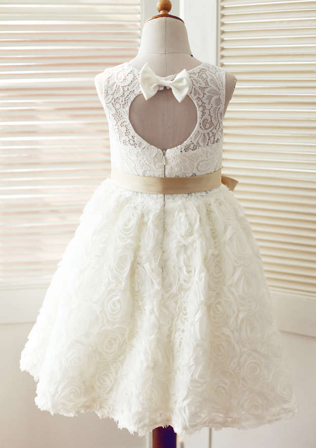 Knee-Length Lace Flower Girl Dress with Chic Bowknot Sashes - A-line/Princess Scoop Neck