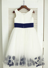 Tea-Length Tulle Flower Girl Dress with Lovely Floral Accents - A-line/Princess Scoop Neck