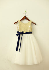 Knee-Length Sequined Tulle Flower Girl Dress with Elegant Sashes - A-line/Princess Scoop Neck