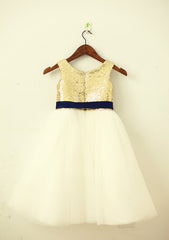 Knee-Length Sequined Tulle Flower Girl Dress with Elegant Sashes - A-line/Princess Scoop Neck