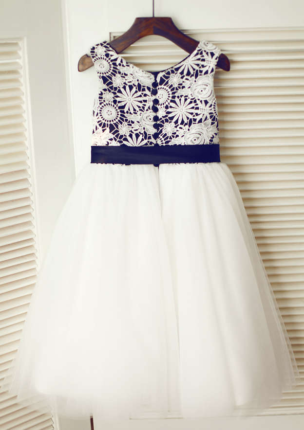 Knee-Length Lace and Tulle Flower Girl Dress with Elegant Appliqu¨¦ - A-line/Princess Scoop Neck