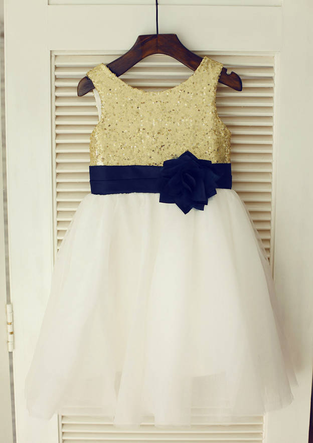 Knee-Length Sequined Tulle Flower Girl Dress with Pretty Flowers - A-line/Princess Scoop Neck