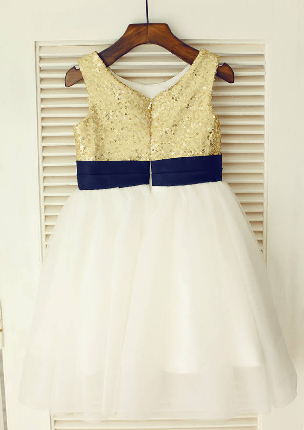 Knee-Length Sequined Tulle Flower Girl Dress with Pretty Flowers - A-line/Princess Scoop Neck