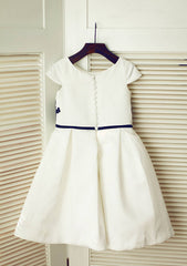 Knee-Length Satin Flower Girl Dress with Beautiful Appliqu¨¦ - A-line/Princess Scoop Neck