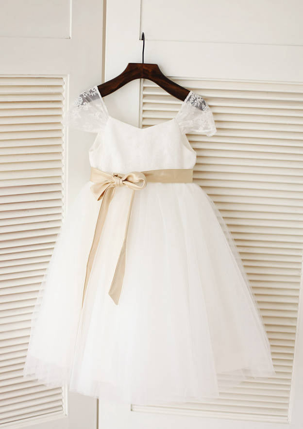 Knee-Length V-Neck Lace and Tulle Flower Girl Dress with Elegant Sashes - A-line/Princess