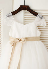 Knee-Length V-Neck Lace and Tulle Flower Girl Dress with Elegant Sashes - A-line/Princess