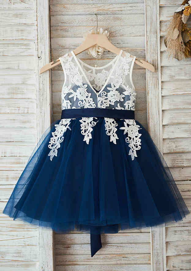 Knee-Length Lace and Tulle Flower Girl Dress with Elegant Sashes - A-line/Princess Scoop Neck