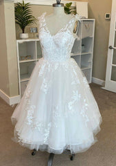 Elegant A-Line V-Neck Sleeveless Lace Tulle Tea-Length Wedding Dress