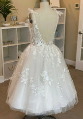 Elegant A-Line V-Neck Sleeveless Lace Tulle Tea-Length Wedding Dress