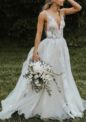 Charming Princess A-Line V-Neck Sleeveless Tulle Wedding Dress with Lace Appliqued and Sweep Train