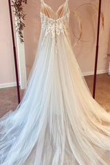 A-Line Sweetheart Wedding Dress With Appliques Lace Ruffles Tulle