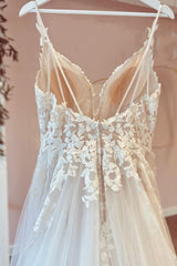 A-Line Sweetheart Wedding Dress With Appliques Lace Ruffles Tulle