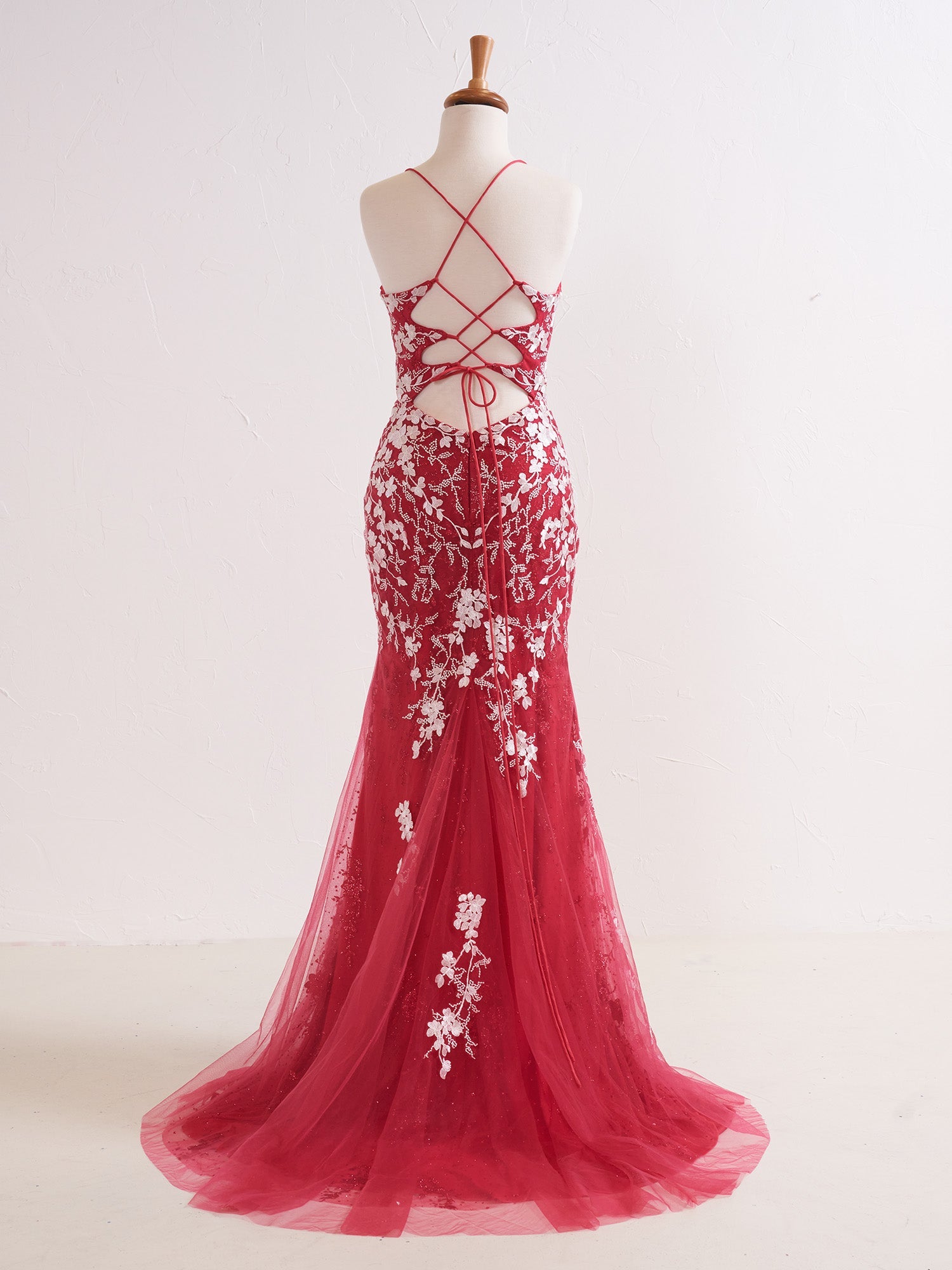 Chic Mermaid Spaghetti Straps Lace Prom Dress for an Elegant Evening Look