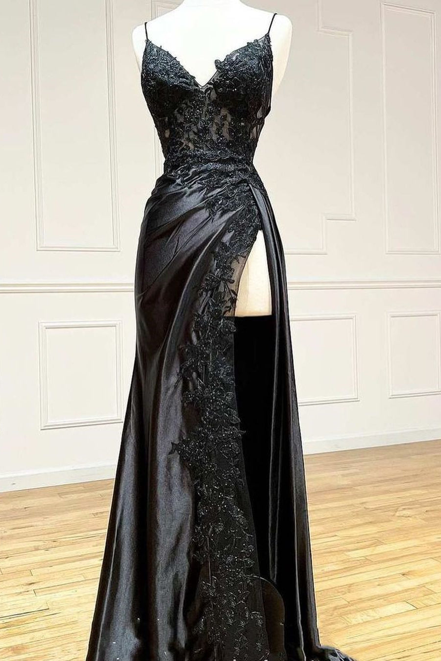 Amazing Long Black V-neck Spaghetti Straps Lace Sleeveless Prom Dress With Slit-BMbride.com