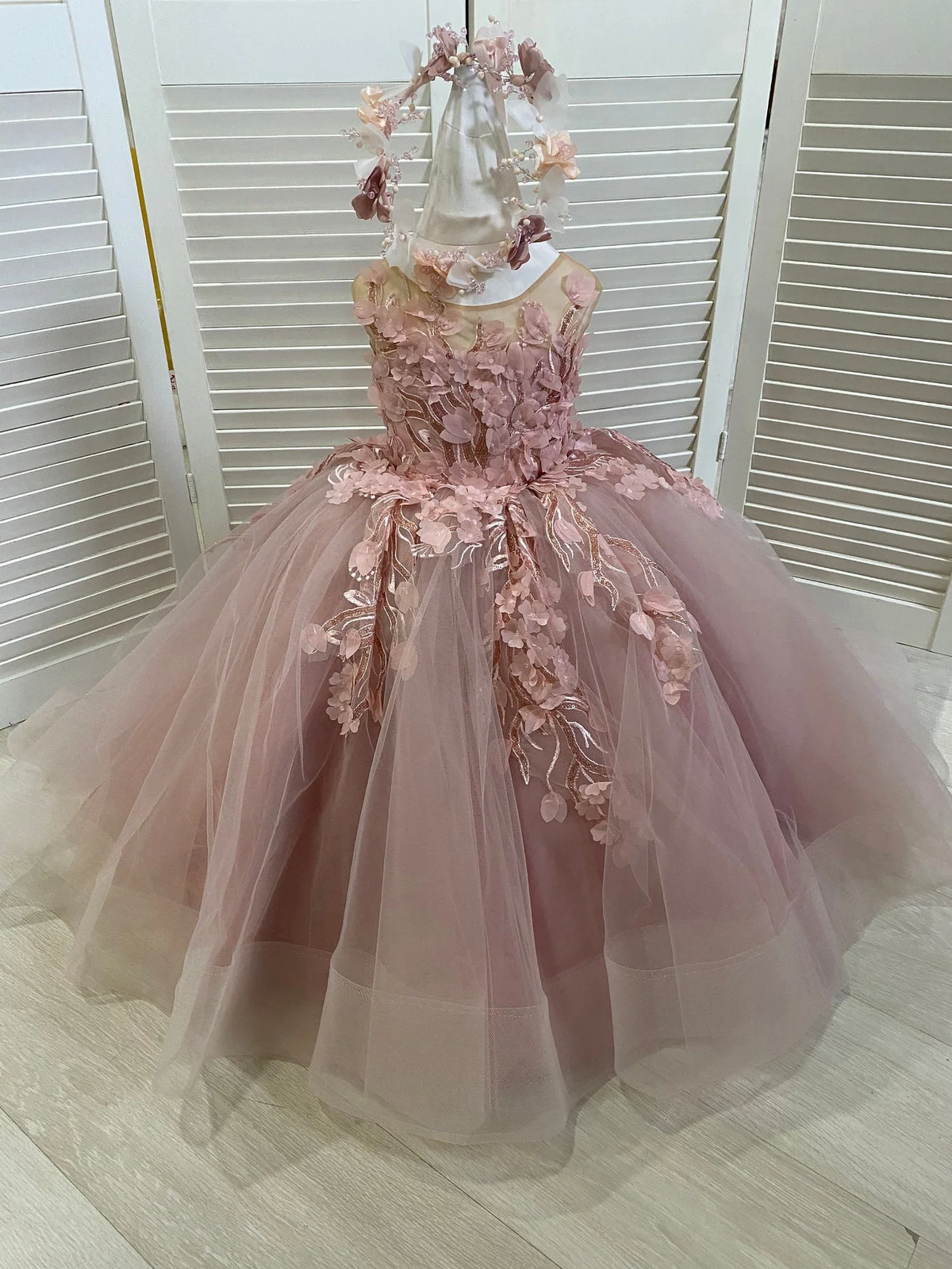 Lovely Sleeveless Ball Gown Flower Girls Dress With Appliques-BMbride.com