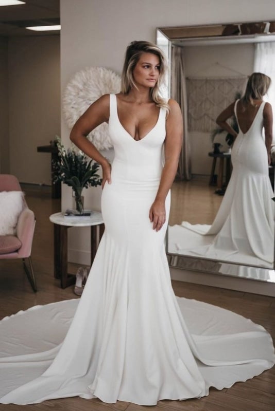 Simple V Neck Pretty Mermaid with Long Train Sexy Backless Beach Elegant Wedding Dresses